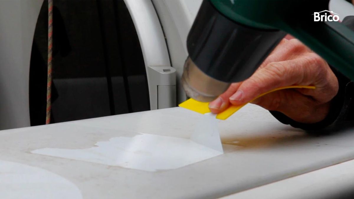 Como quitar pegatinas, adhesivos o vinilos con calor paso 4