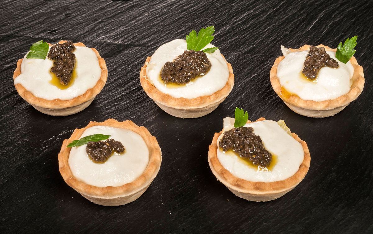 Tartaletas de brandada de bacalao con olivada