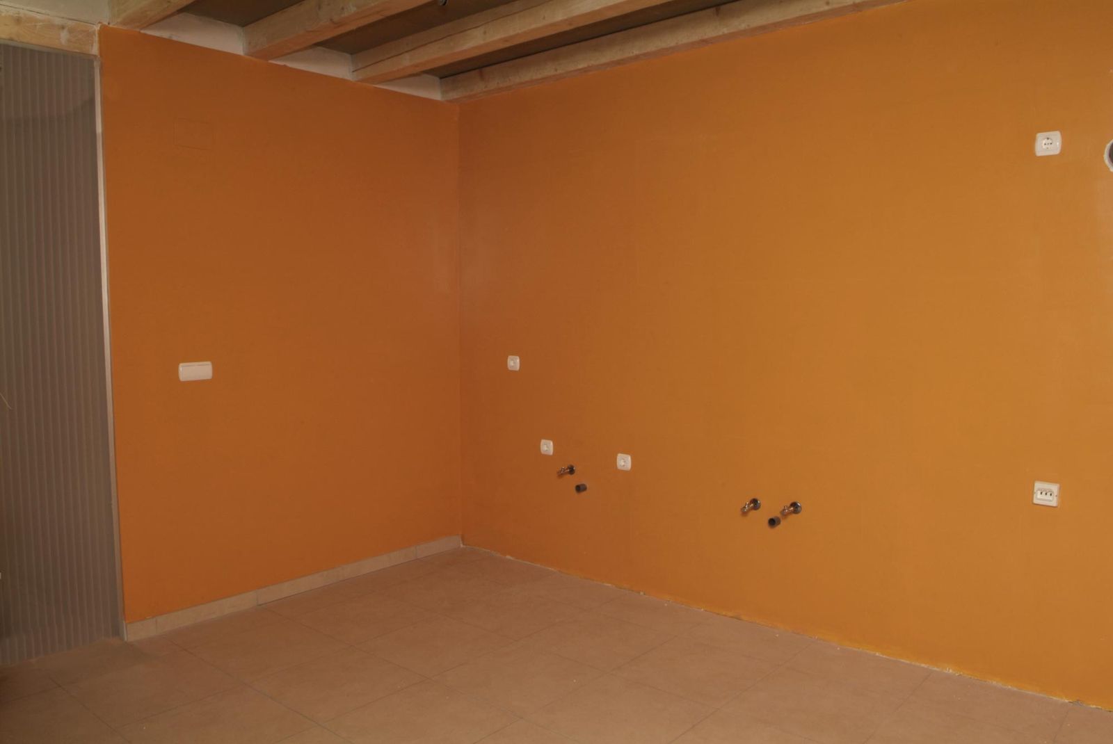 Pintar pared de obra de cocina paso 7 Pintar pared de obra de cocina paso 7