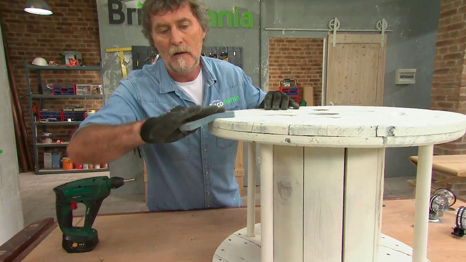 Como hacer una mesa con una bobina paso 5 Como hacer una mesa con una bobina paso 5