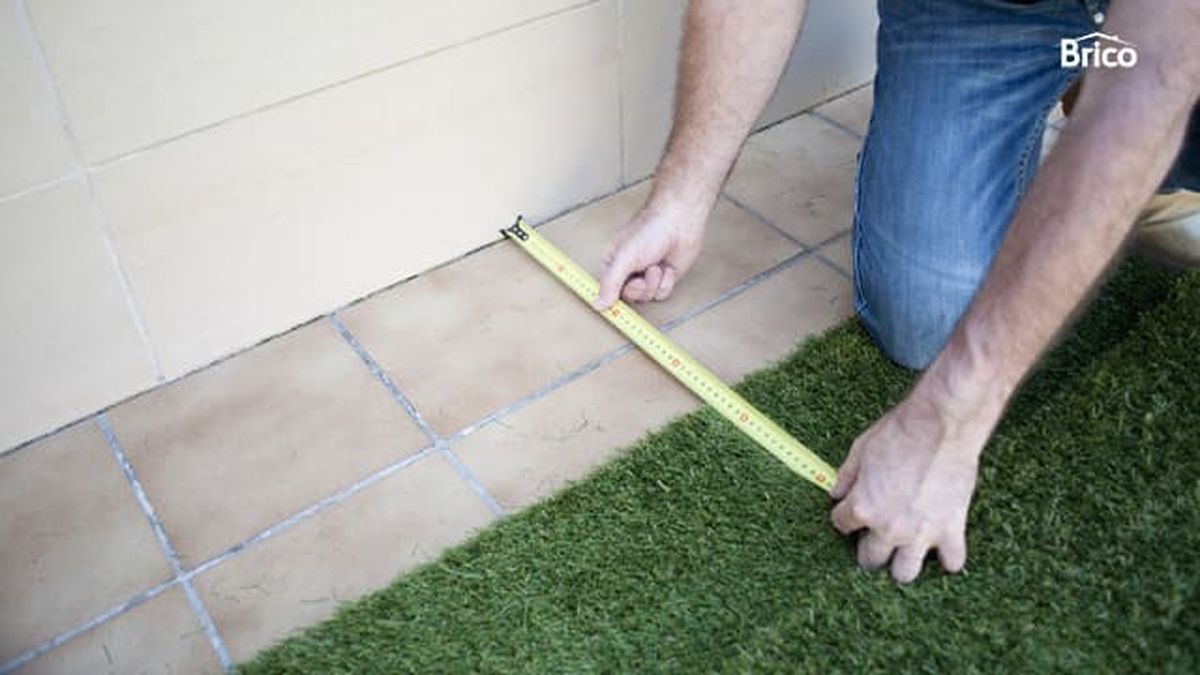 Bricomania 693 poner cesped artificial terraza paso4