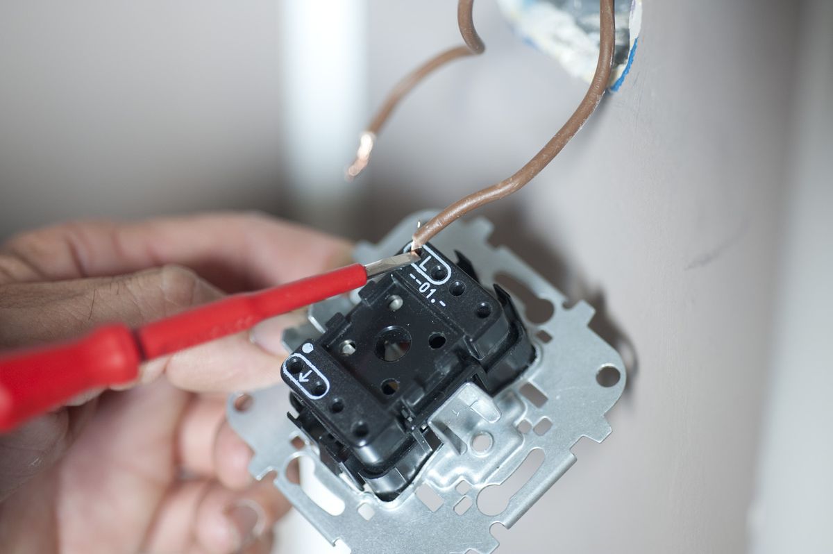 Bricomania 716 Interruptor con pulsador portatil p2