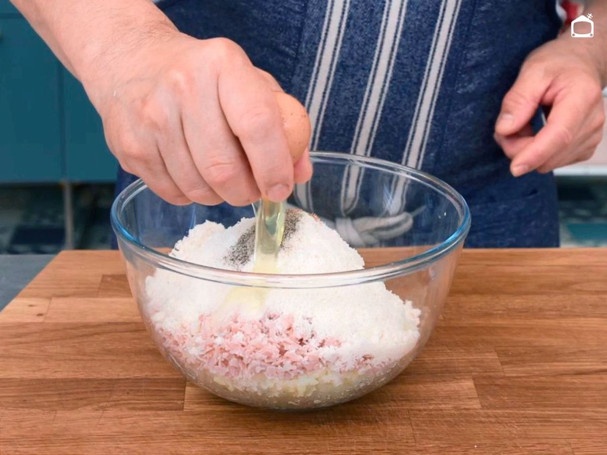 Preparar la masa de las croquetas de patata