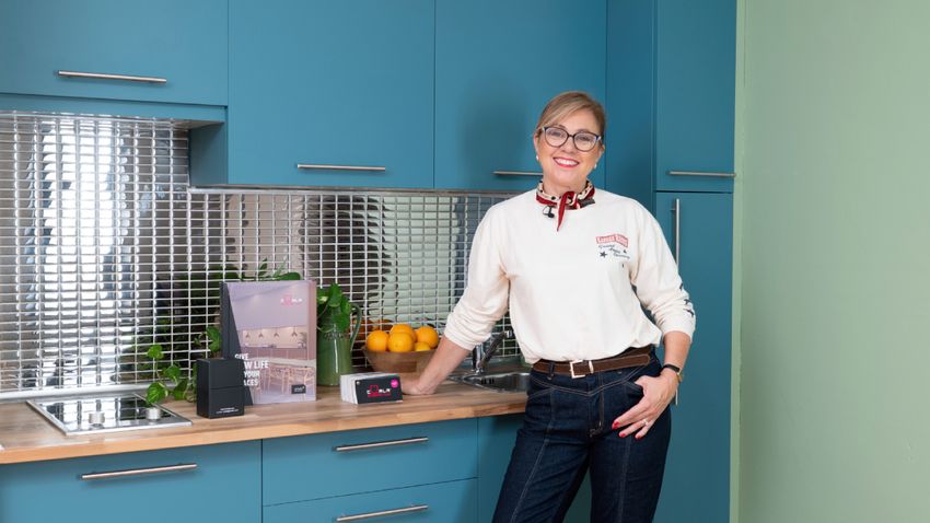 Renovar una cocina es fácil con vinilos decorativos para muebles, una opción práctica y económica para dar un aire nuevo al espacio.