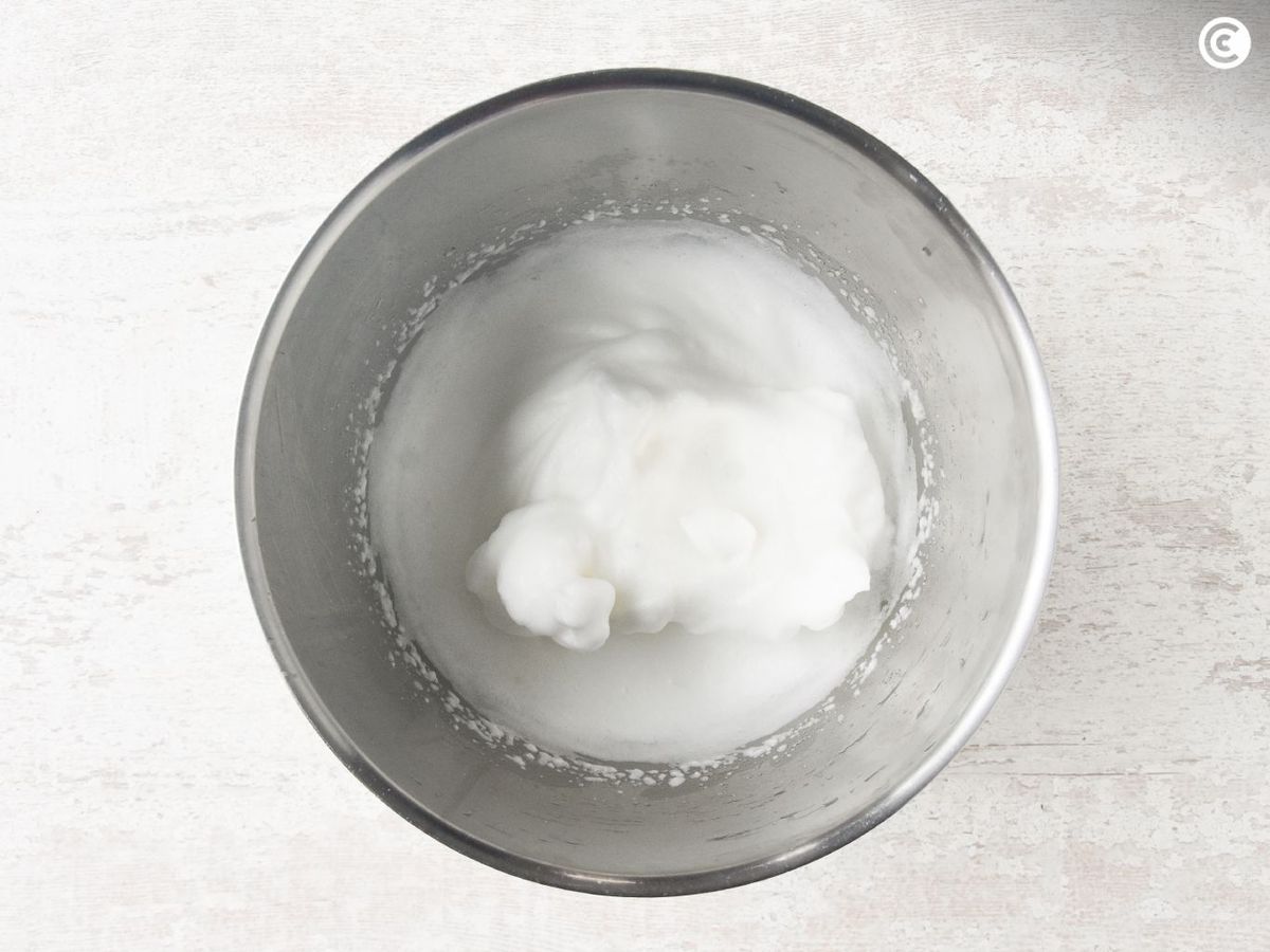 Montar claras para el bizcocho casero de la abuela