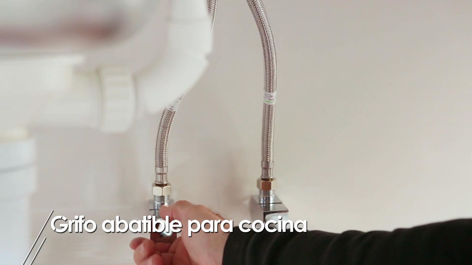 Instalar un grifo abatible de cocina paso 1 Instalar un grifo abatible de cocina paso 1