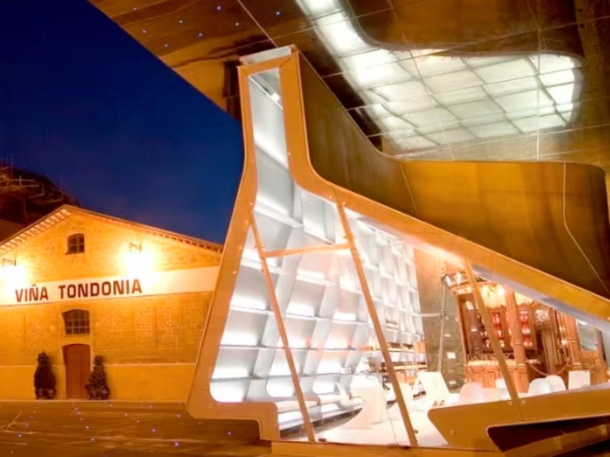 La bodega López de Heredia contó con el diseño de Zaha Hadid