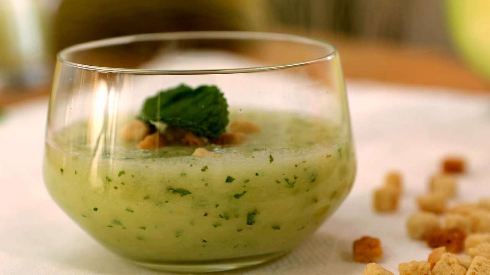 Receta de gazpacho de melón y menta paso 5 Receta de gazpacho de melón y menta paso 5