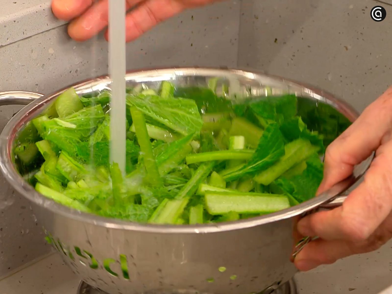 Corta y lava la borraja