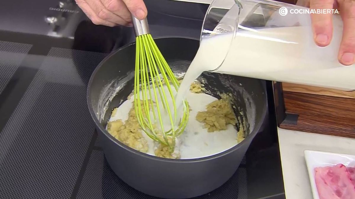 Prepara una bechamel espesa, la salsa Villeroy