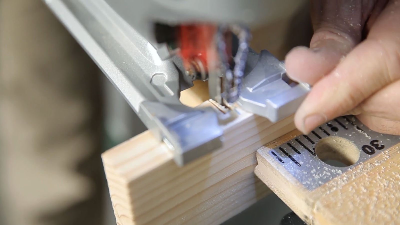 Cómo hacer un portaretratos de madera paso 5 Cómo hacer un portaretratos de madera paso 5