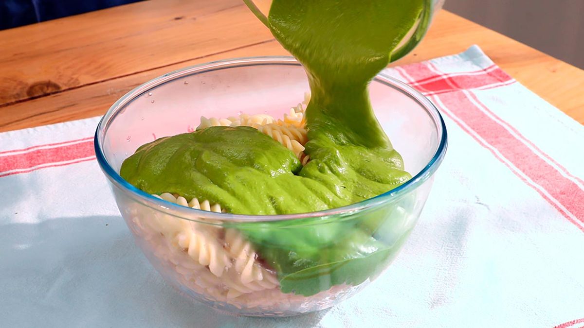 Cómo hacer salsa de espinacas y queso