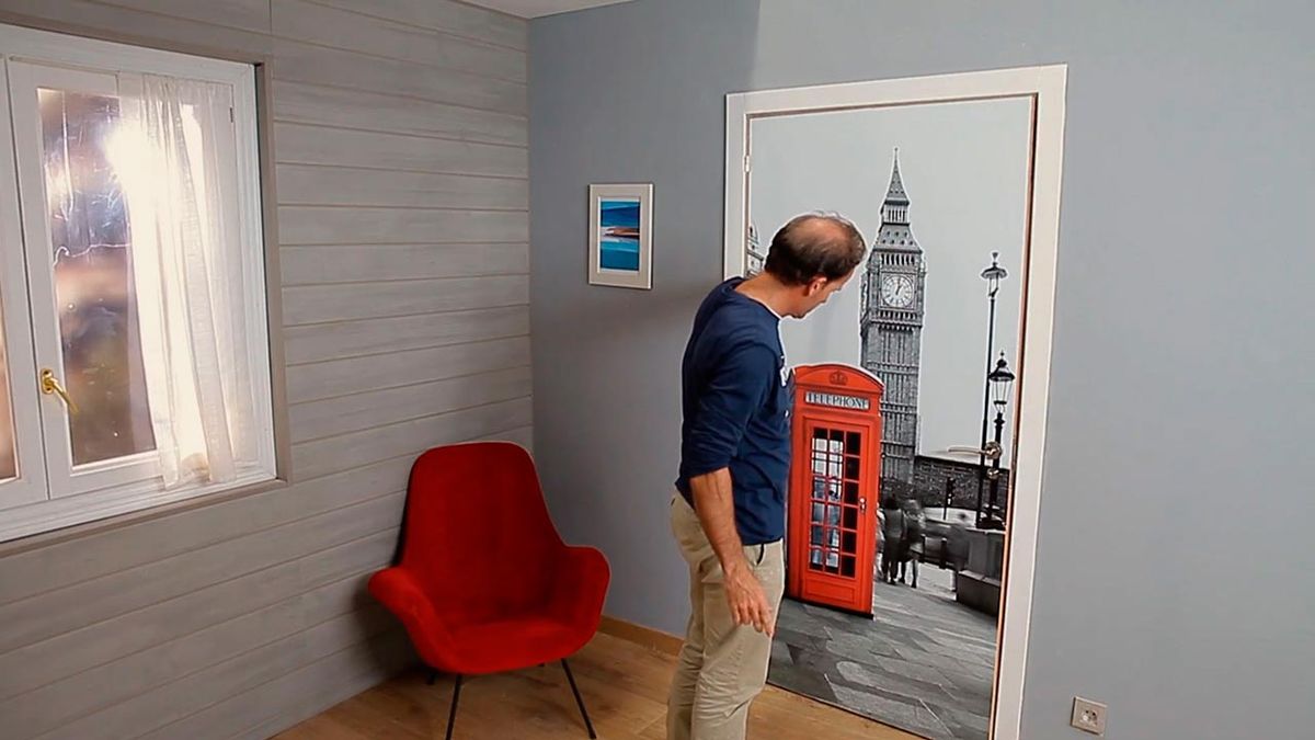 Cómo empapelar una puerta de interior paso 8