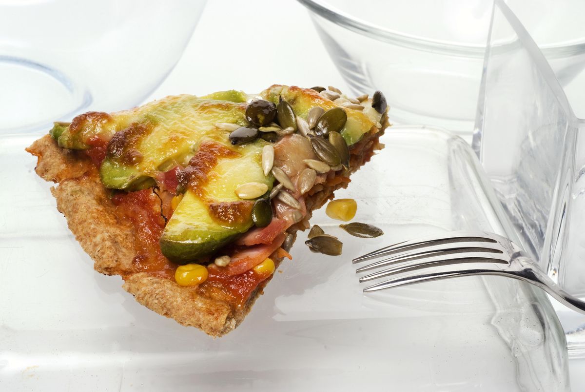 pizza con aguacate verduritas y jamon xl