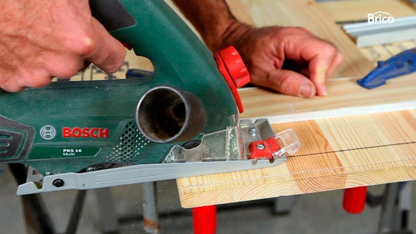 Cómo hacer ranuras en madera con la sierra paso 4 Cómo hacer ranuras en madera con la sierra paso 4