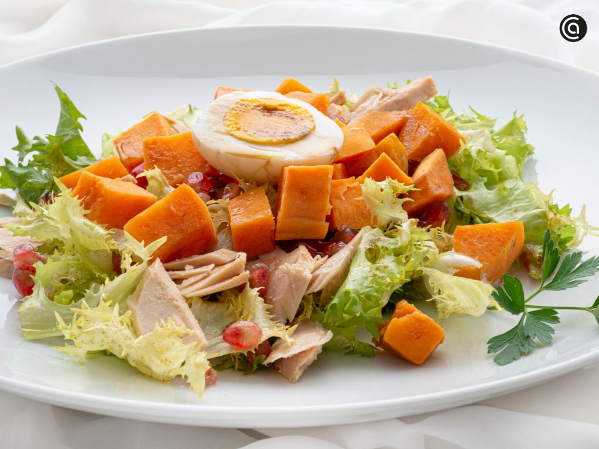 Fresca, colorida y saciante: el boniato también brilla en platos ligeros.