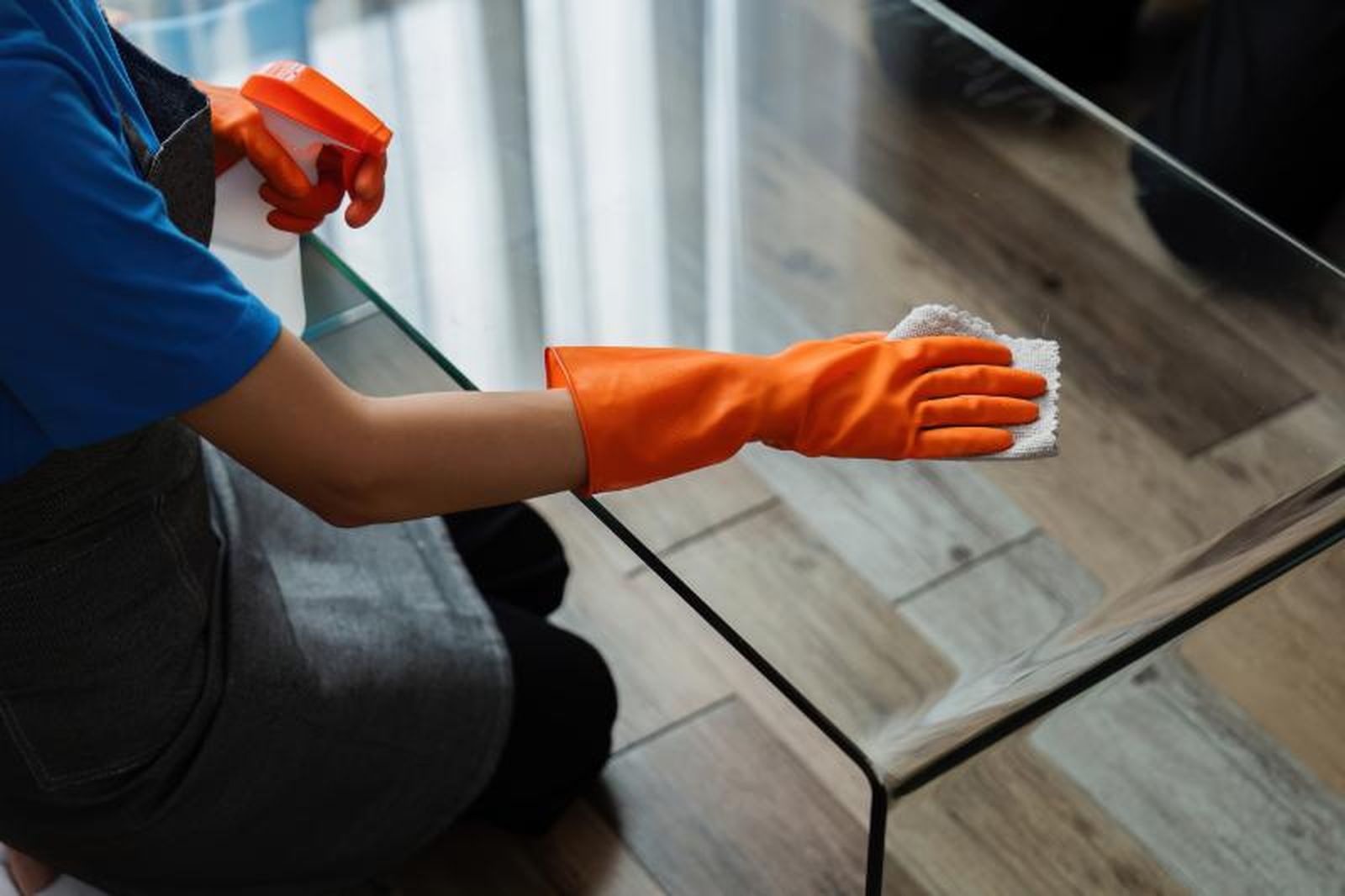 Para mantener tu mesa de cristal impecable opta por limpiadores ecológicos Para mantener tu mesa de cristal impecable opta por limpiadores ecológicos