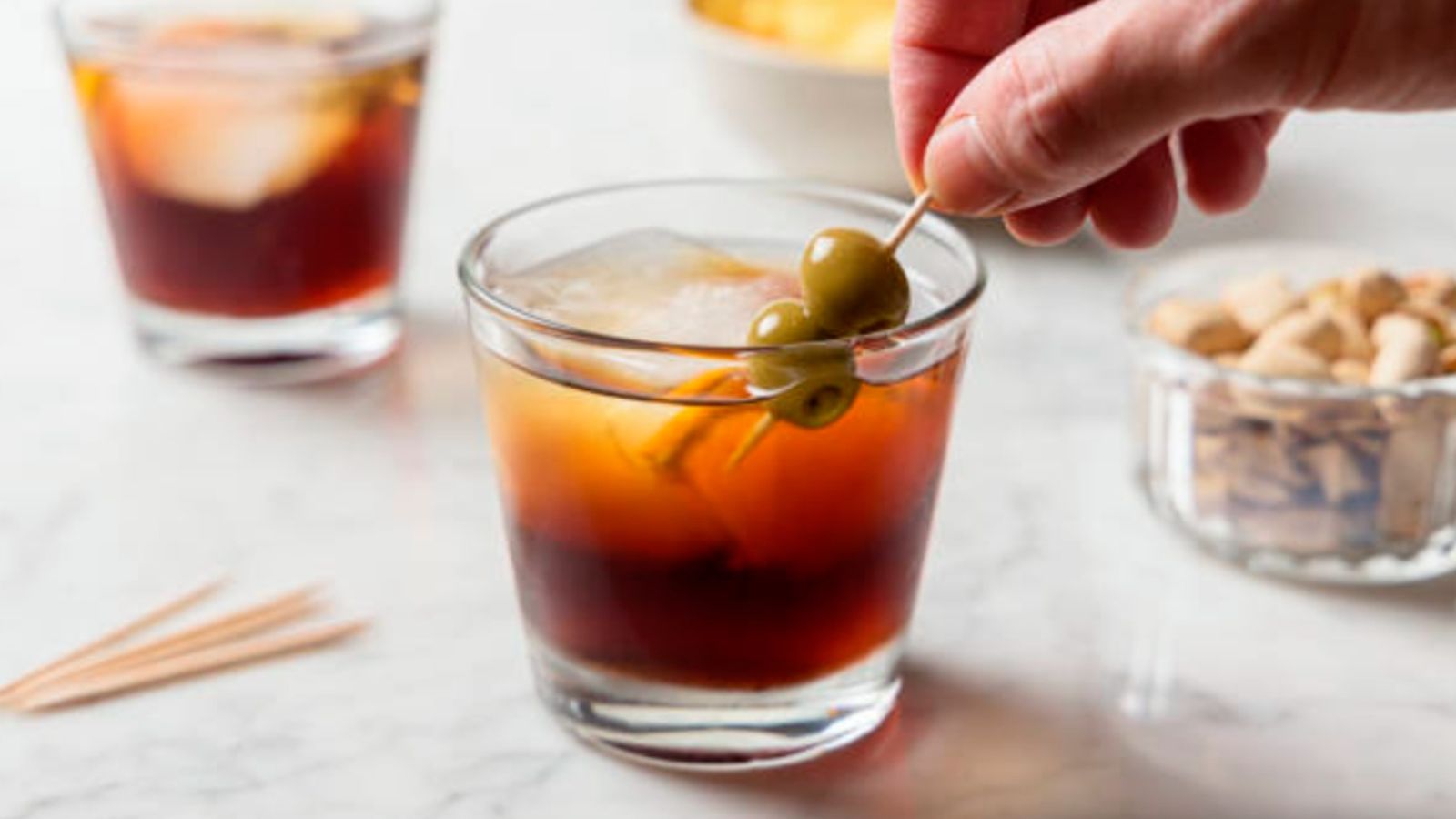El ritual del aperitivo se completa con la aceituna