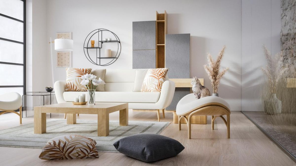 Salón decorado en un beige muy claro para evitar sombras oscuras.