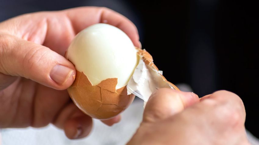 Trucos para pelar huevos