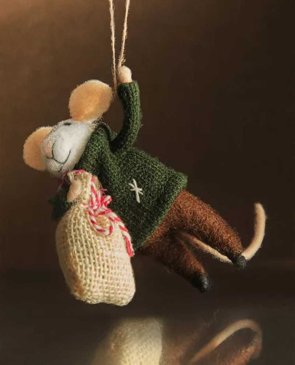 Adorno de ratita para el árbol de Navidad.