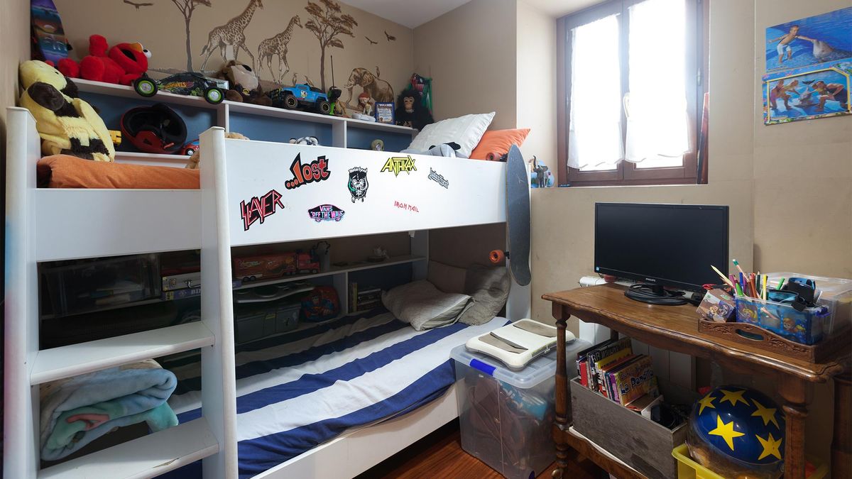 DEKO0719 dormitorio infantil nubes madera antes1