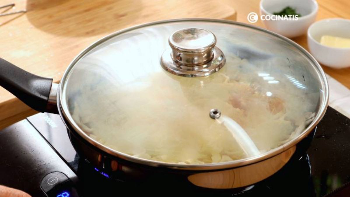 Tapa y deja cocinar unos minutos