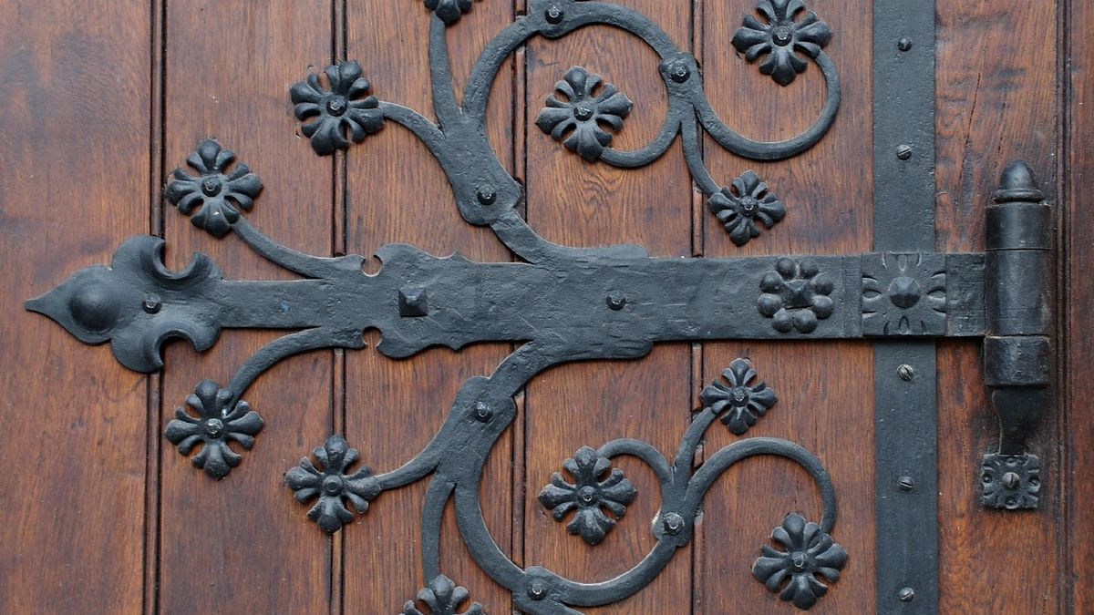 Bisagra decorativa de hierro fundido