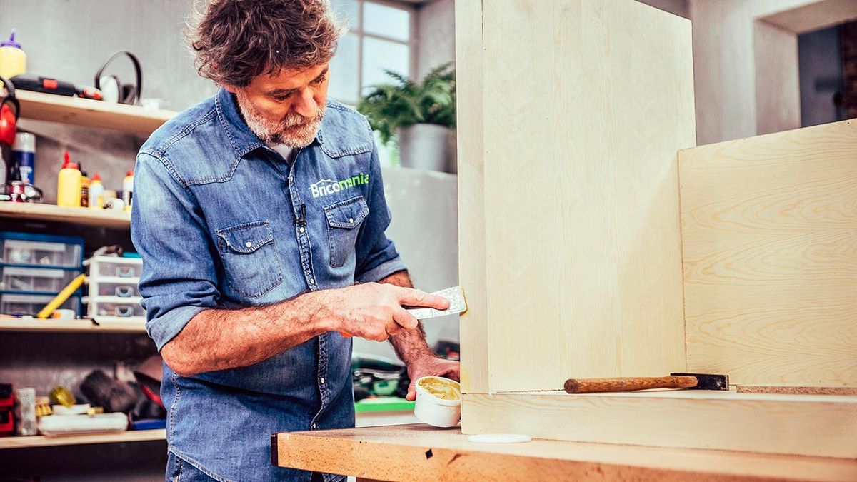 Cómo hacer una mesa escritorio de madera paso 7