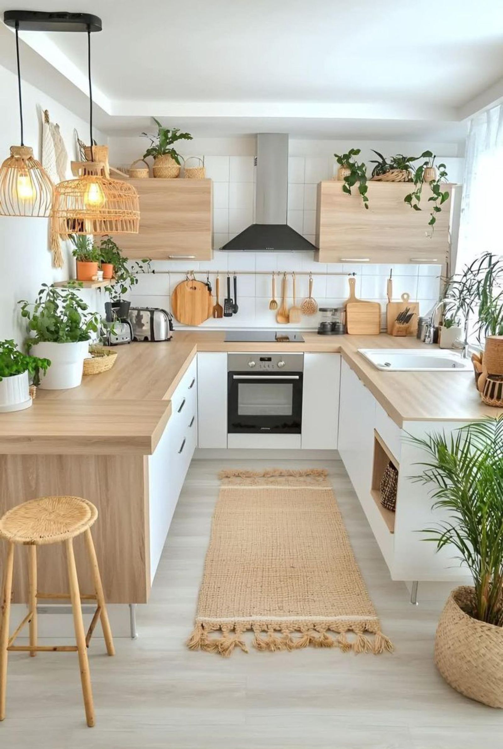 Cocina con península con superficie de trabajo extra. Cocina con península con superficie de trabajo extra.