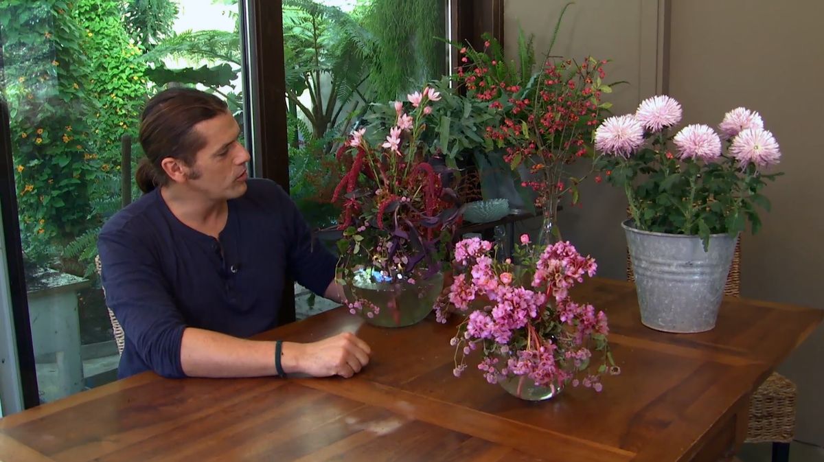 Centros florales de invierno en tonos rosas