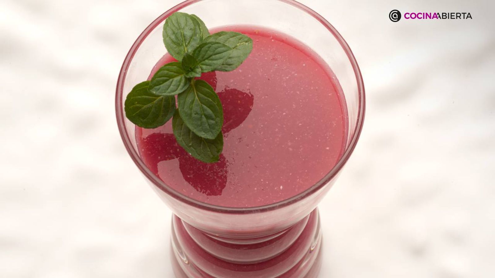 Receta de batido de remolacha, granada y naranja de Karlos Arguiñano Receta de batido de remolacha, granada y naranja de Karlos Arguiñano