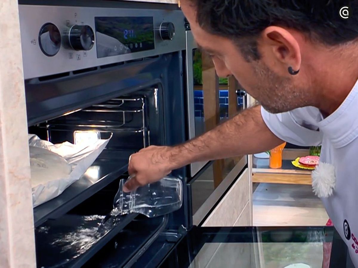 Hornear el pan de aceitunas y tomate seco al vapor