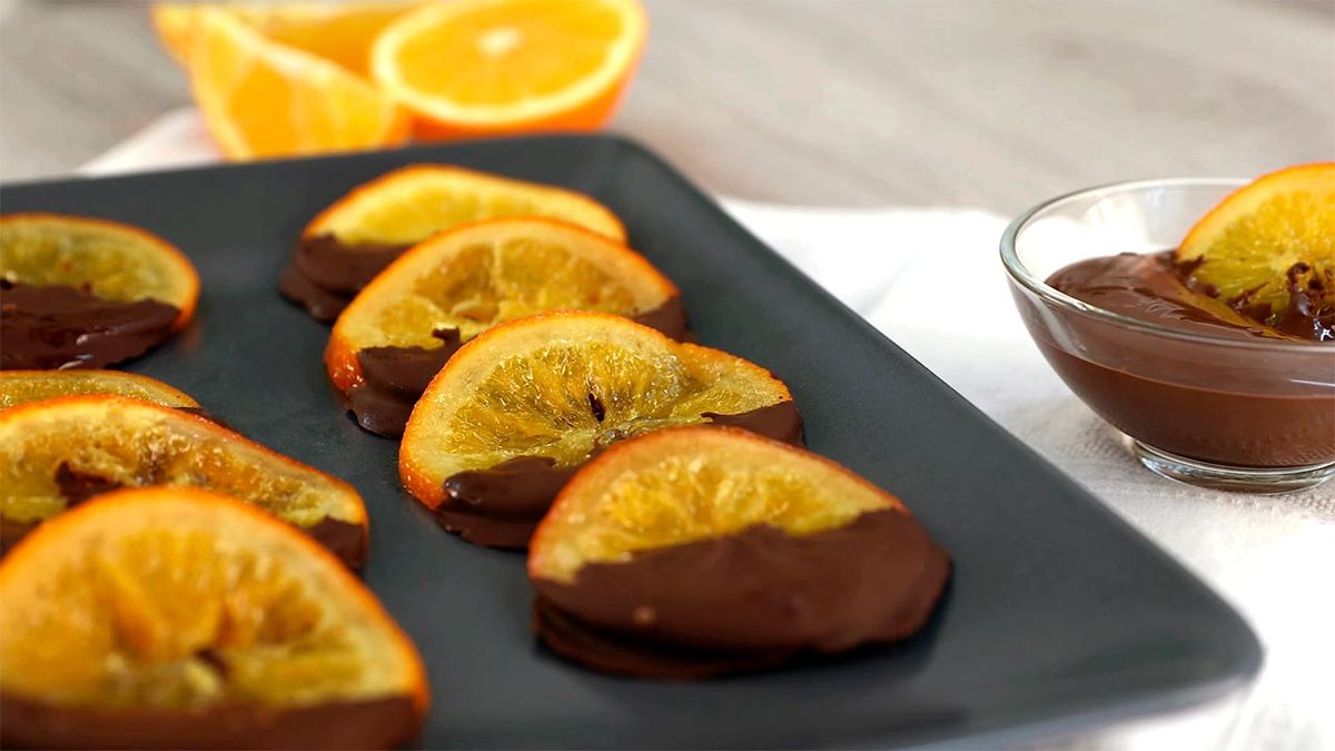 Naranjas confitadas con chocolate