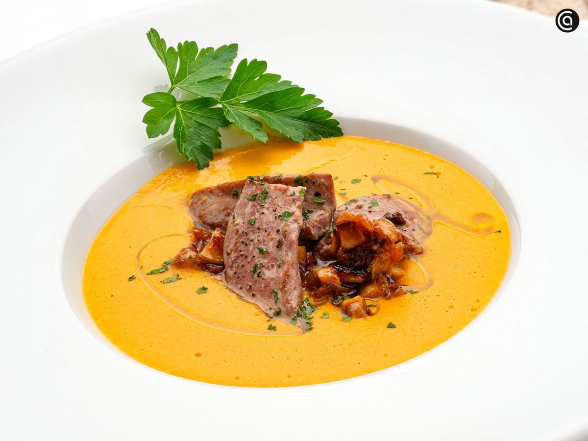 Sopa de maíz con solomillo de pato salteado de Joseba Arguiñano