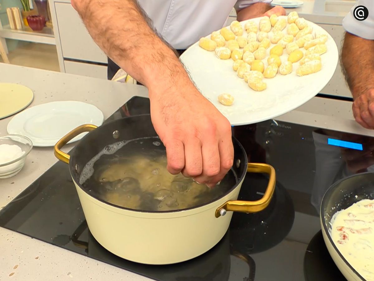 Cocina los ñoquis en agua hirviendo