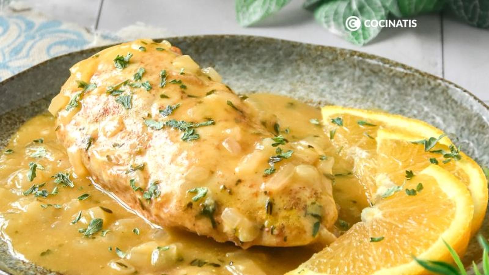 Pechuga de pollo con salsa de naranja Pechuga de pollo con salsa de naranja