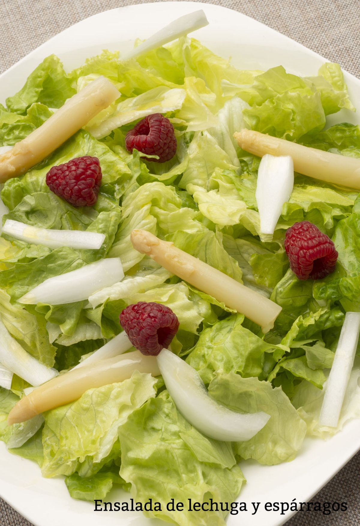 ensalada de lechuga y esparragos v