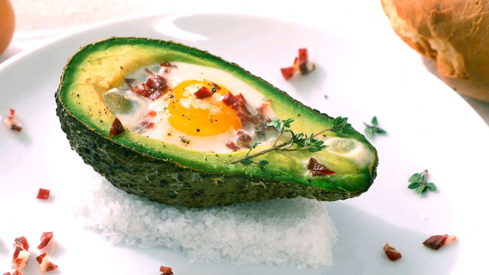 Aguacate con huevo al horno Aguacate con huevo al horno