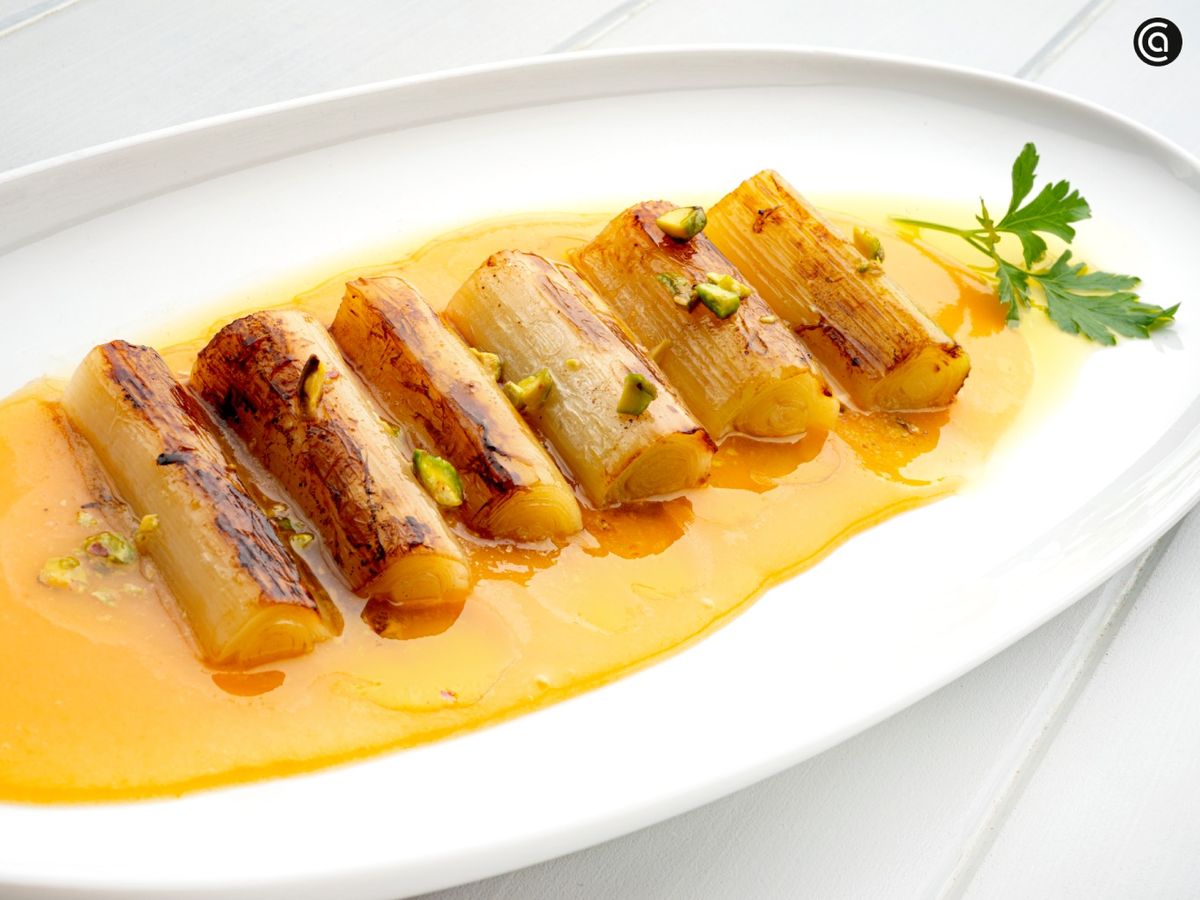 Aprende a preparar puerros a la plancha con puré de calabaza con Karlos Arguiñano
