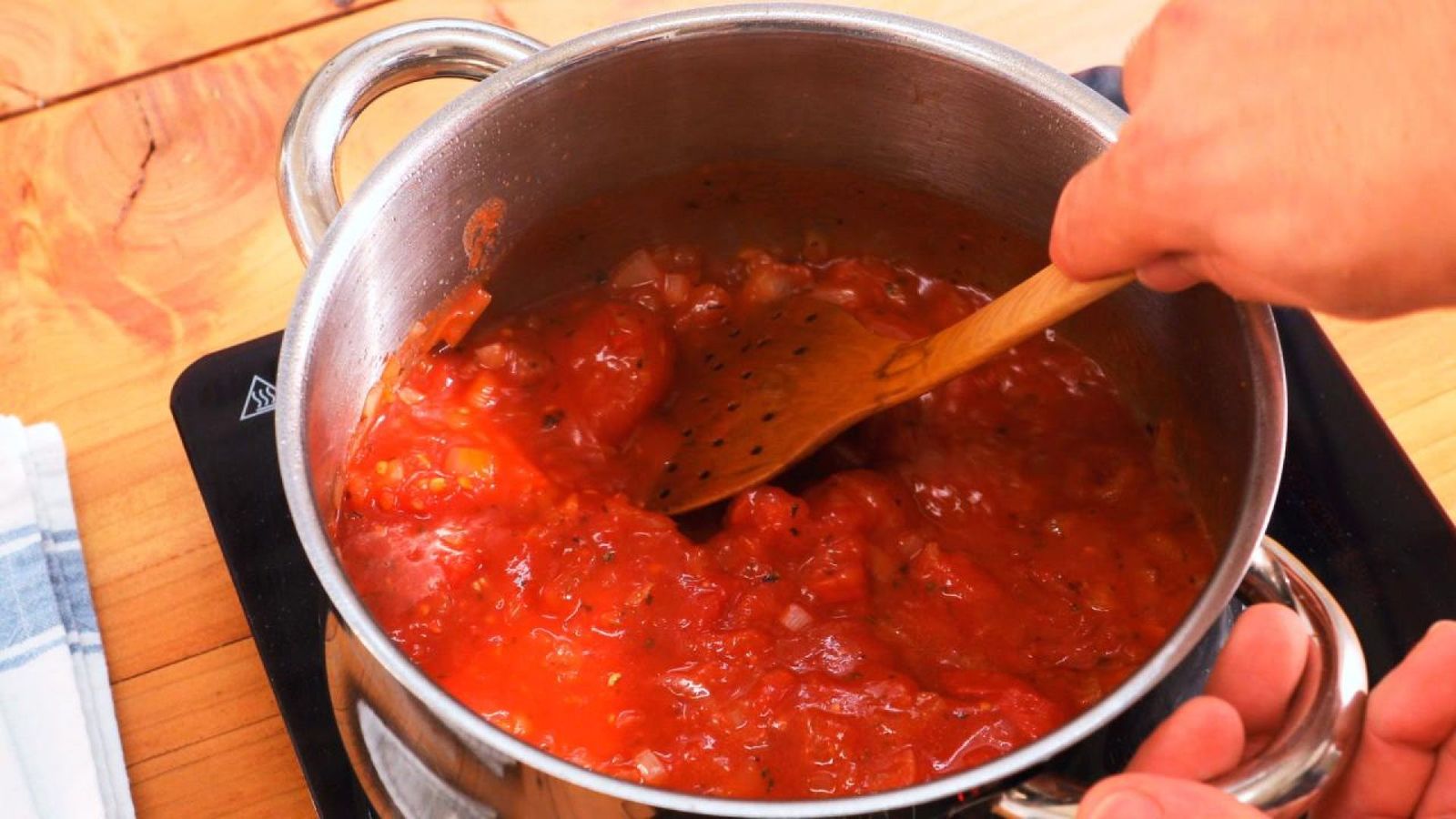 Cómo hacer salsa marinara Paso 3 Cómo hacer salsa marinara Paso 3