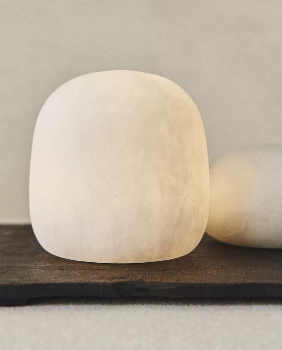 Lámpara de alabastro semiovalada.