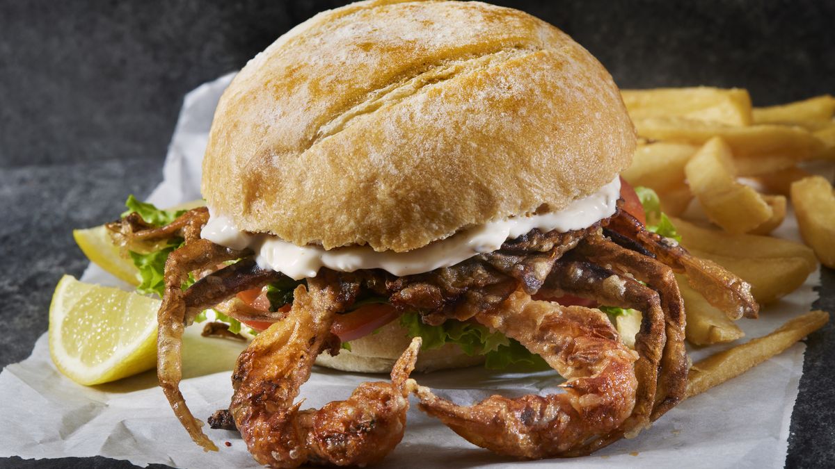 Sándwich de Maryland se sirve en pan de hamburguesa