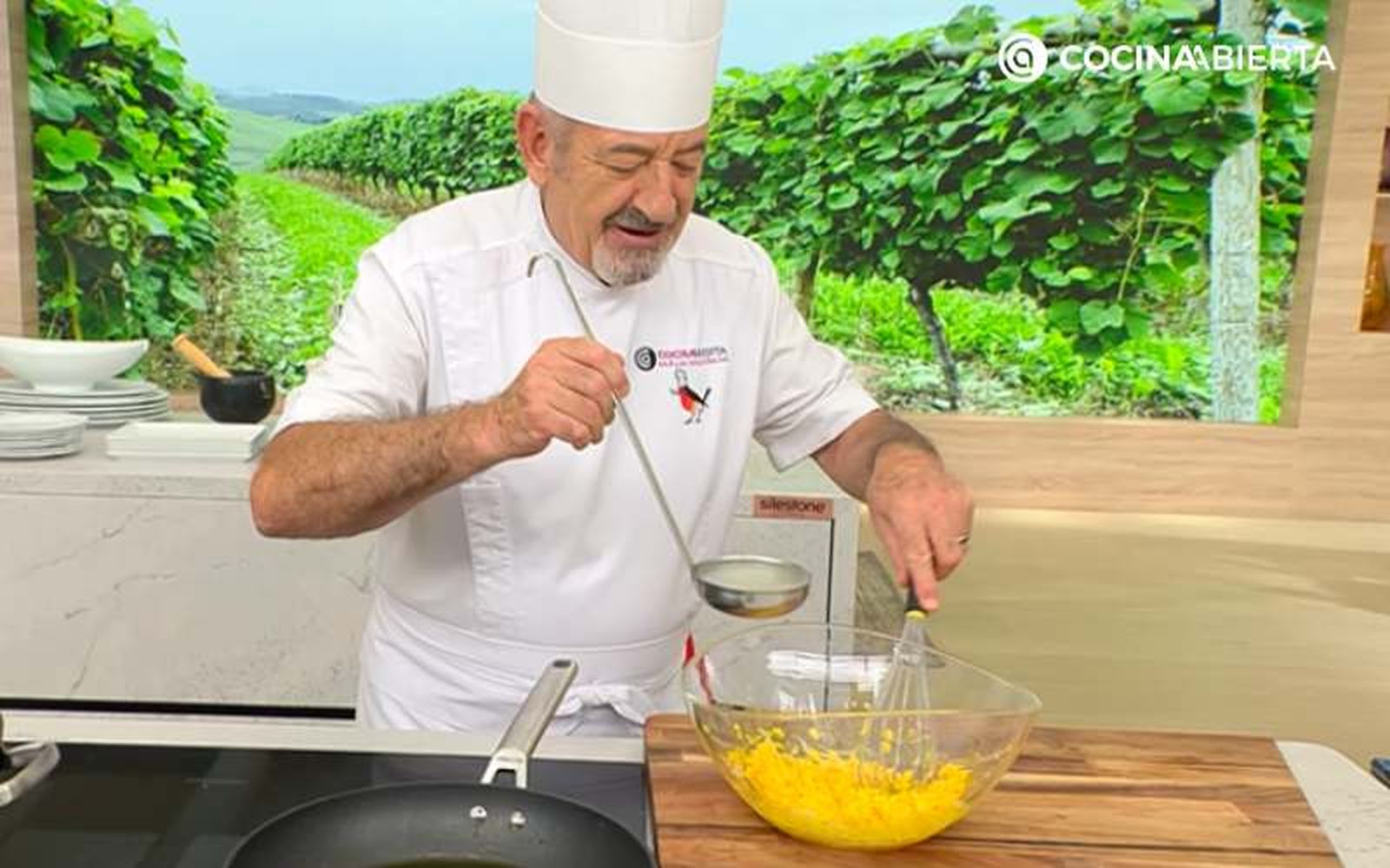 Añade el agua de cocción de la pasta Añade el agua de cocción de la pasta