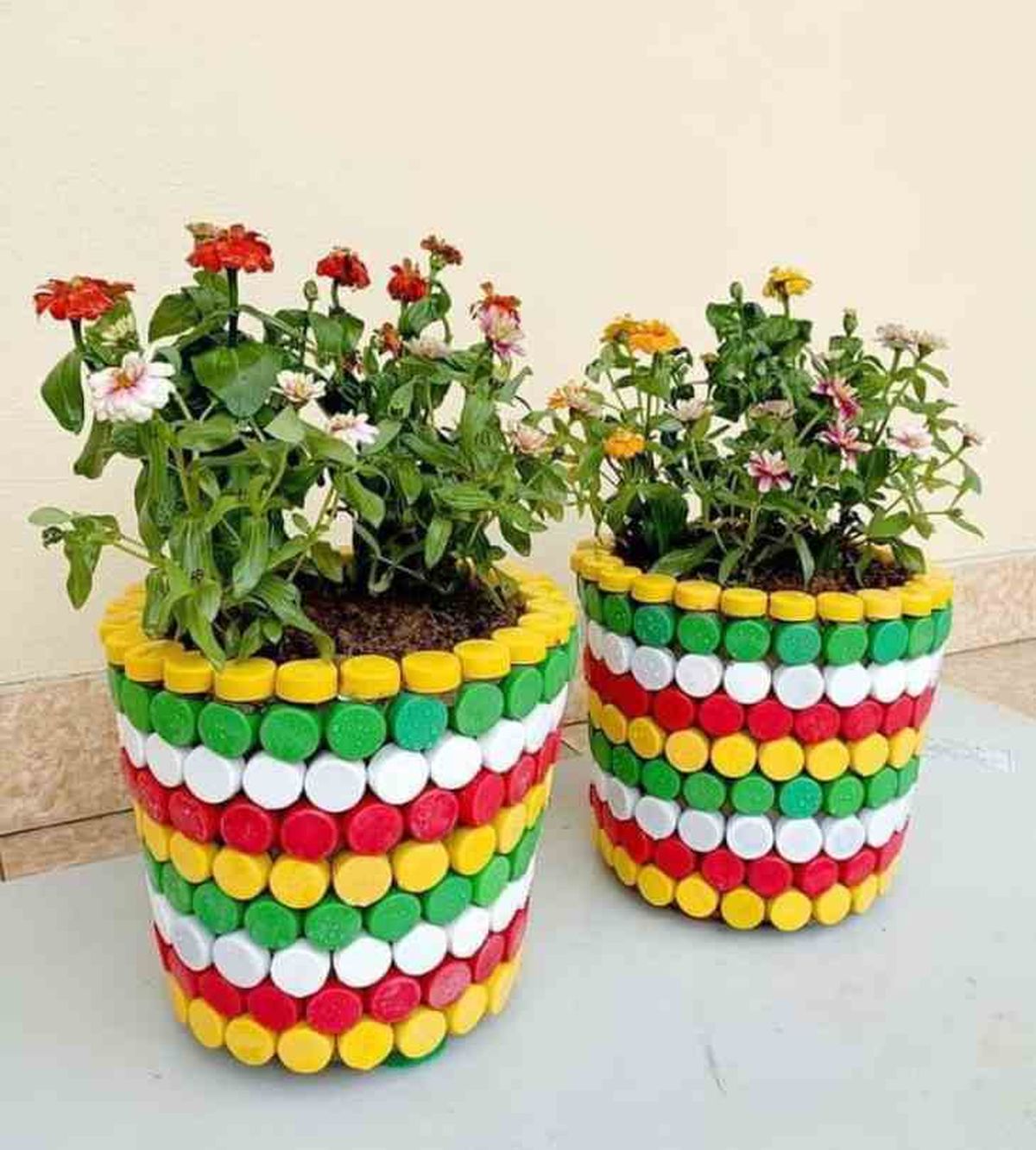 reciclar tapas plastico macetas jardineria