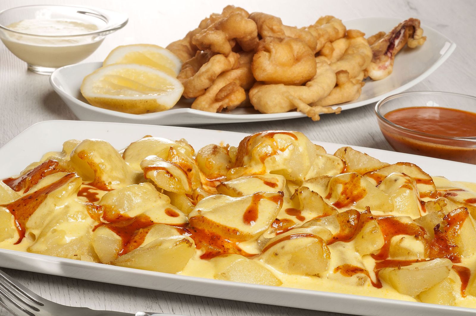 1877 Patatas bravas y calamares fritos (1061) xl 1877 Patatas bravas y calamares fritos (1061) xl
