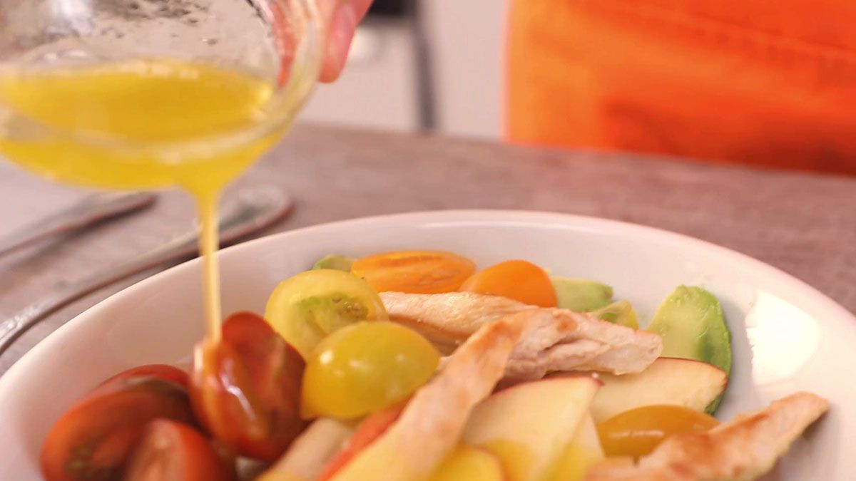 Ensalada de pollo, aguacate, manzana y picatostes   paso 5