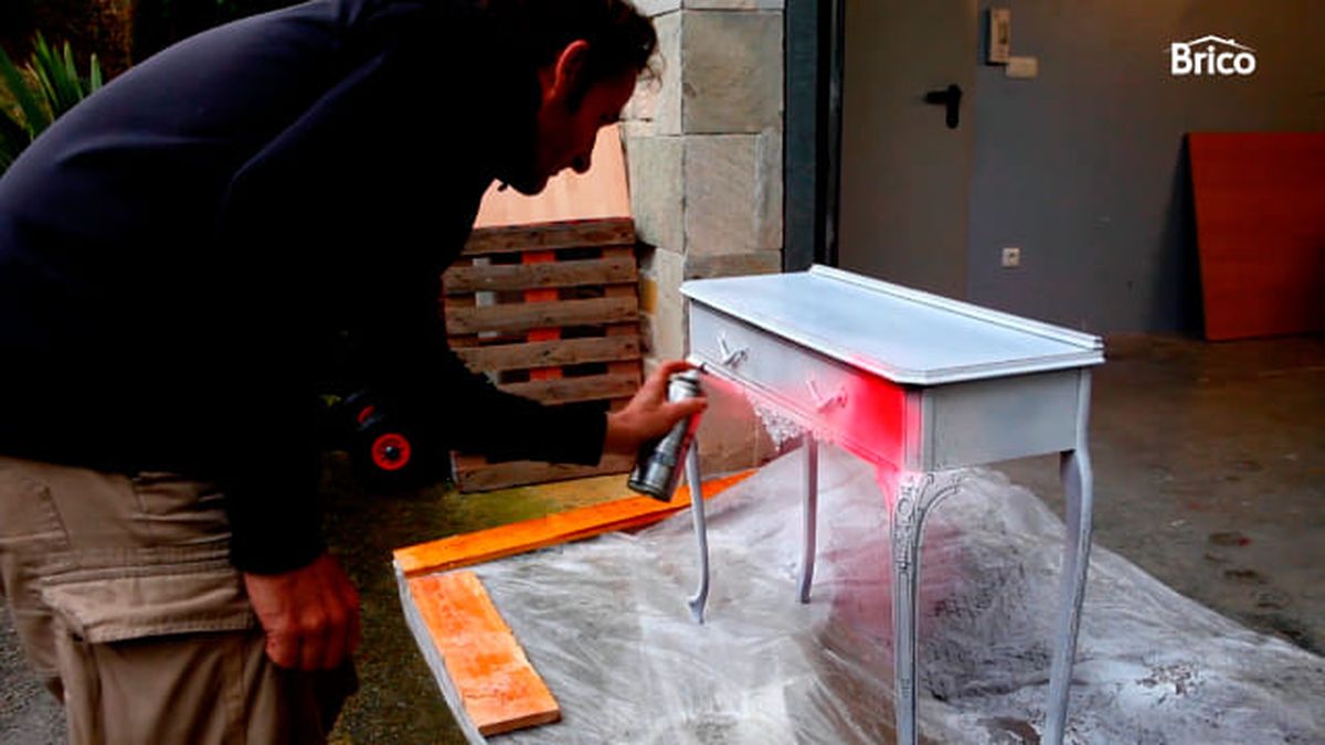 como pintar un mueble de madera de otro color 6