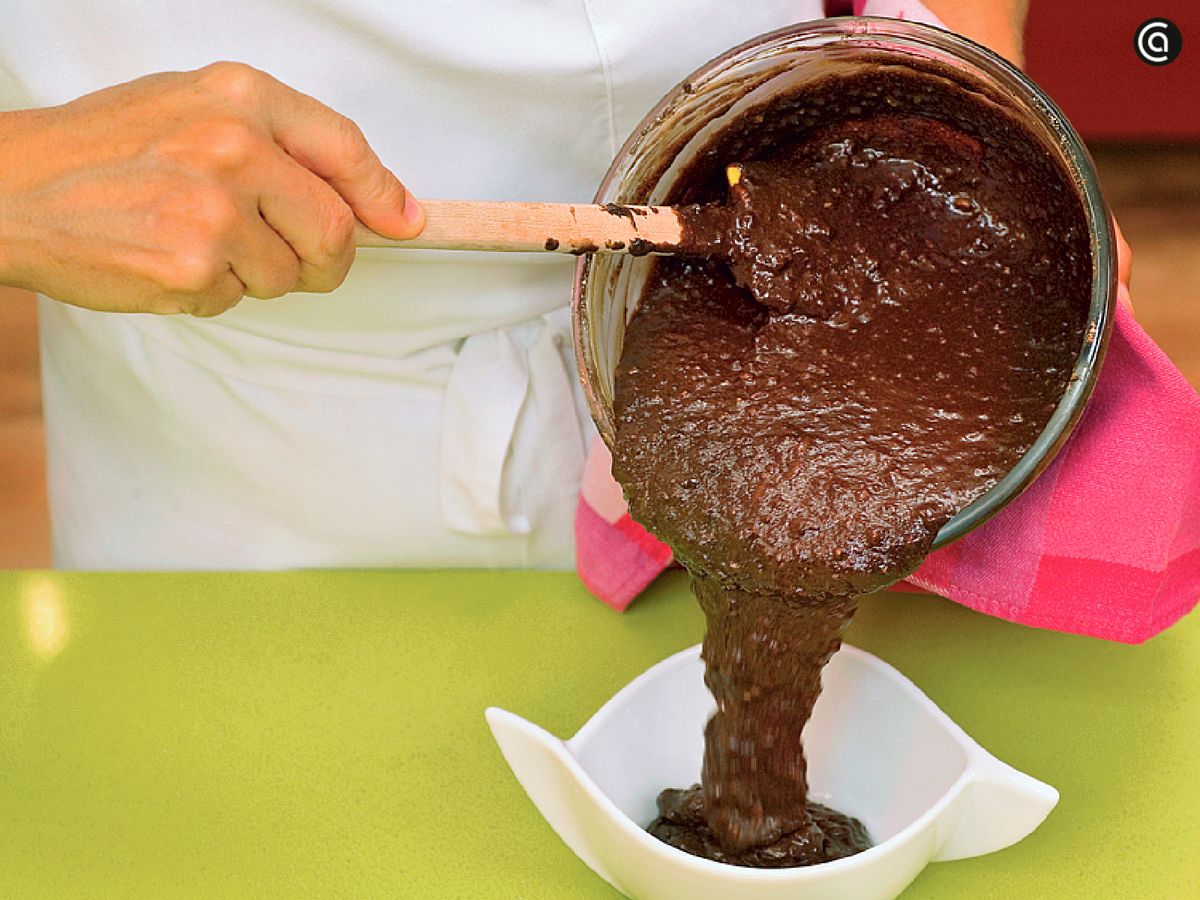 Deja enfriar la crema de cacao y avellanas