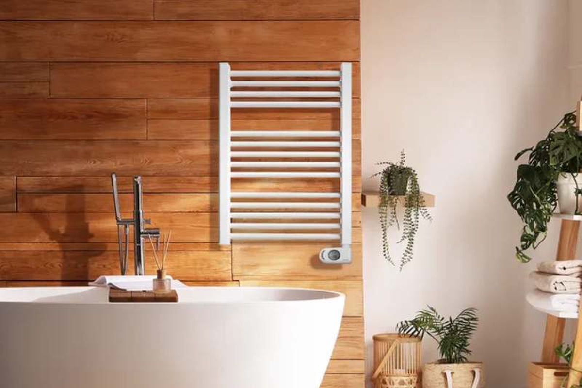 Radiador secatoallas eléctrico NOOR HJM de Leroy Merlin / Imagen: Leroy Merlin